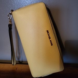 Michael Kors wristlet